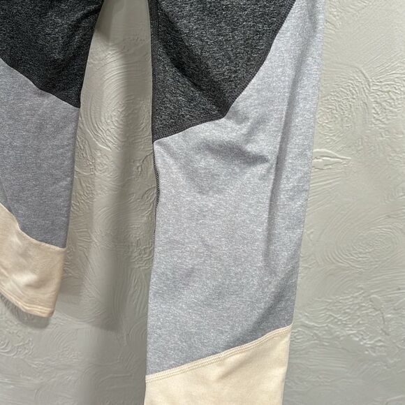 Old Navy High-Waisted Elevate 7/8-Length Gray Color-Block Leggings Go-Dry Size L - Picture 4 of 5